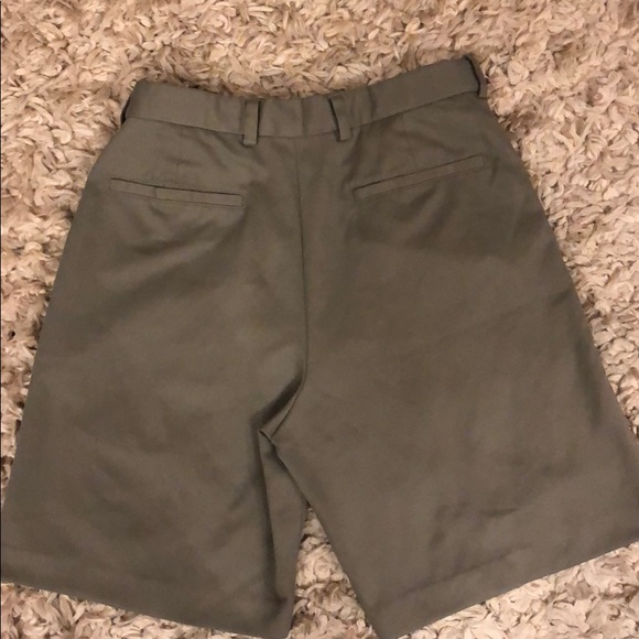 Izod men’s golf/performance shorts - Picture 2 of 4